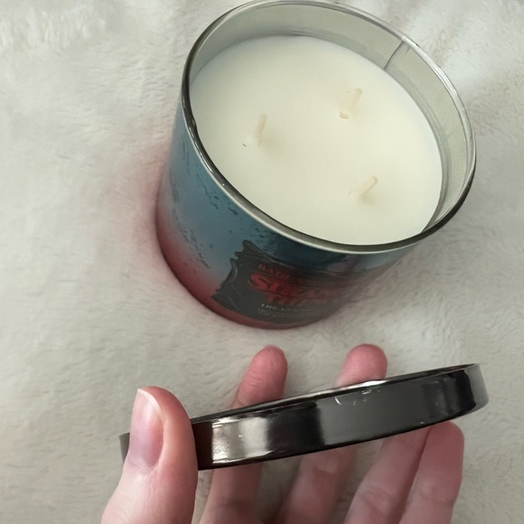Bath & Body Works X Stranger Things The Upside Down Candle - Picture 8 of 8